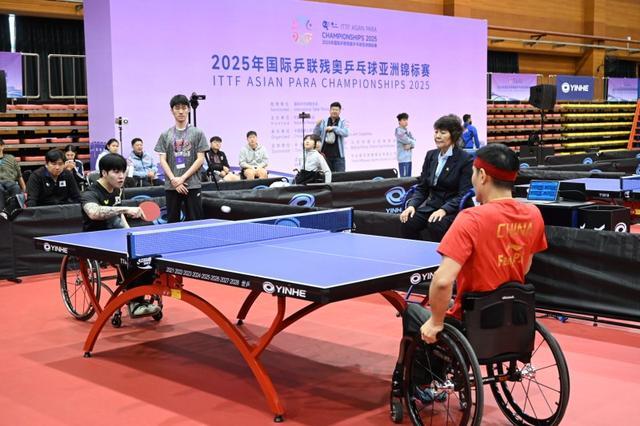 名运动员和 名运动员和